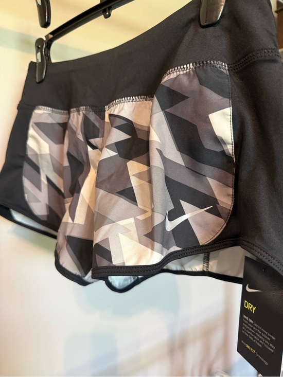 Nike Pants - Nike Black & White Geometric Dri-FIT Athletic Skirt